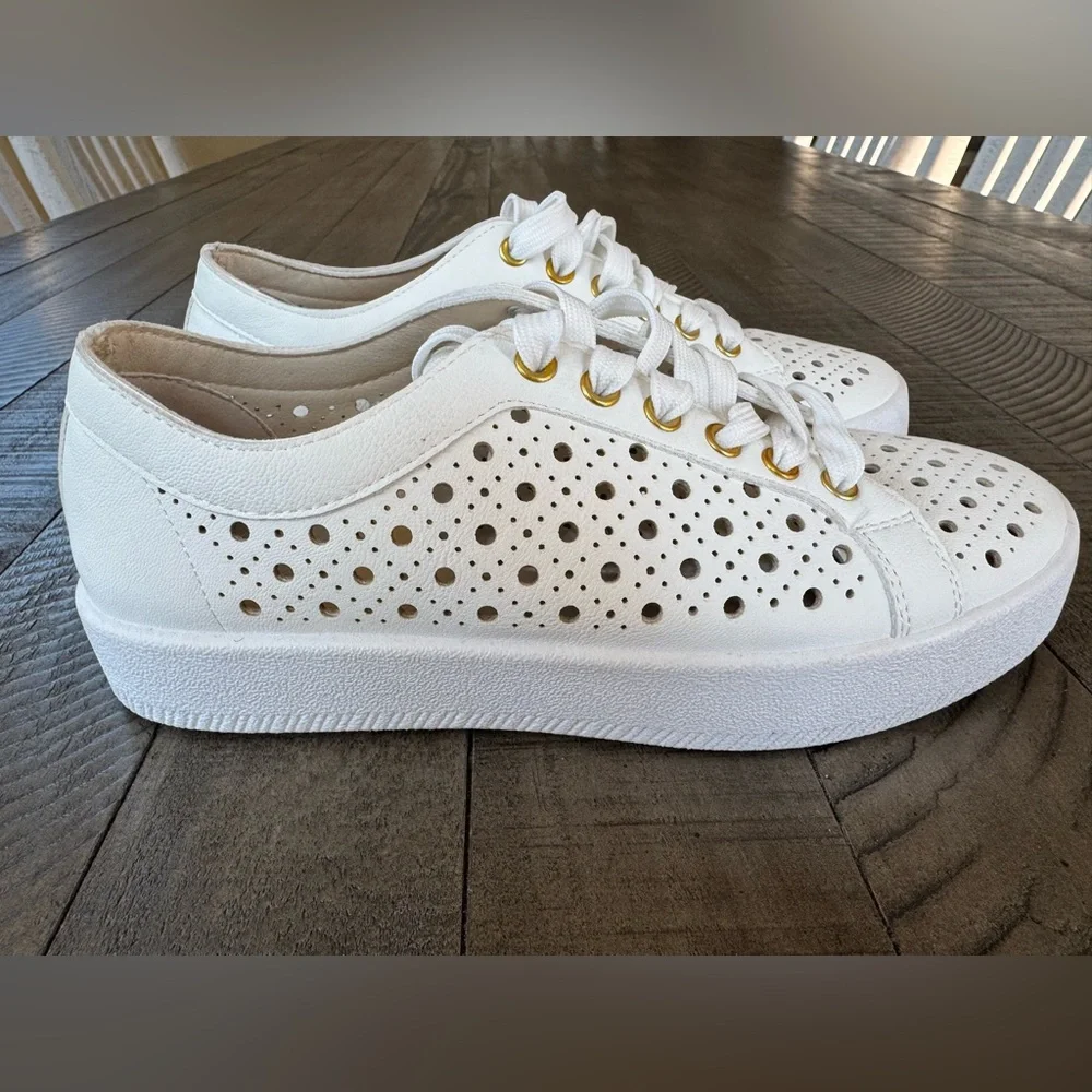 Dolce Vita - DV Adela Perforated Sneakers Women's Size 7 (NWOT)